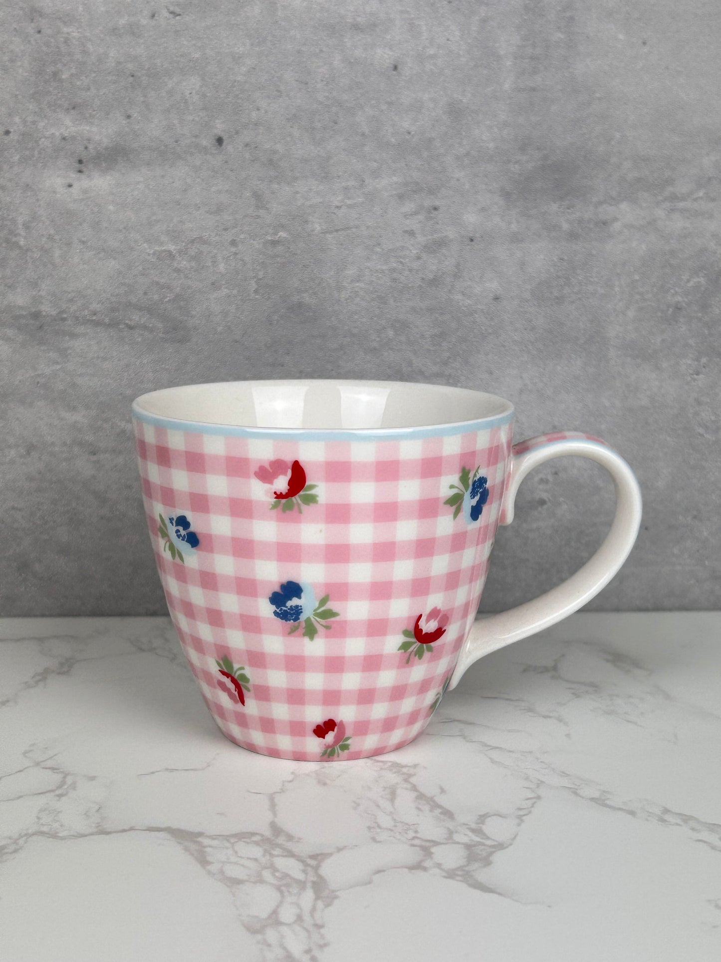 Greengate Mug Viola - Tasse mit Blumen und Karo-Muster 350 ml